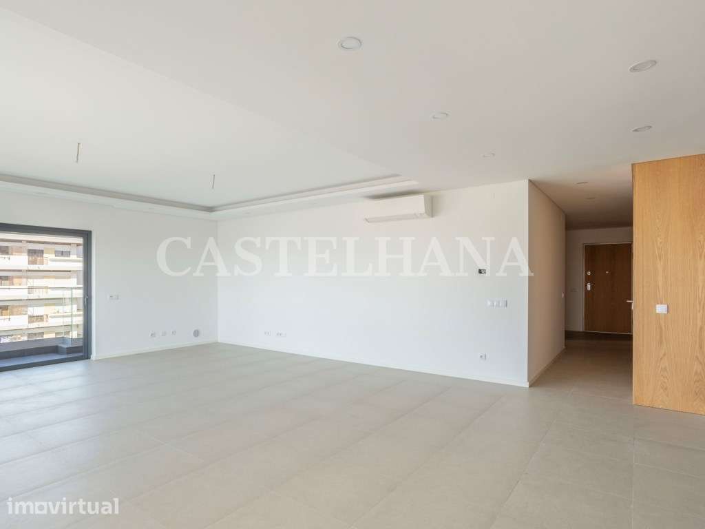 Apartamento T2, com varanda, em Faro - Grande imagem: 2/97