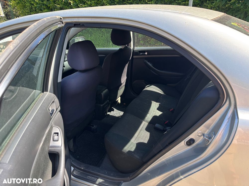 Toyota Avensis 2.0 D-4D Comfort - 10