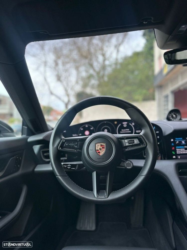 Porsche Taycan Cross Turismo 4S - 17