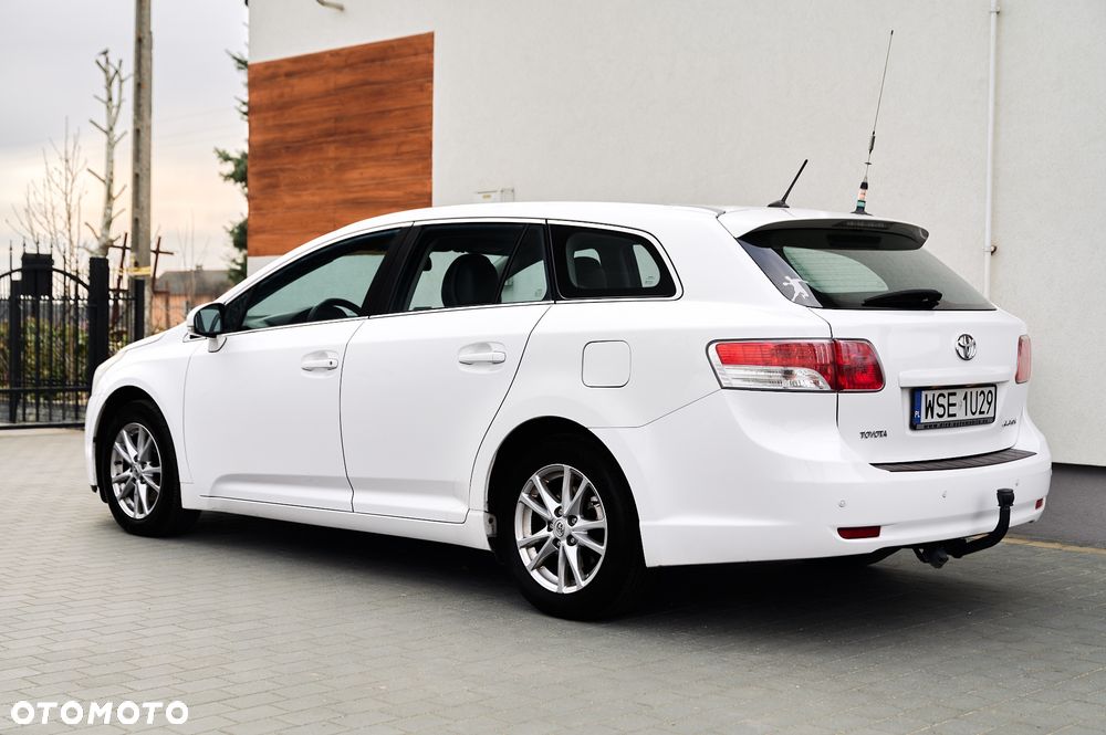 Toyota Avensis 2.0 D-4D Executive - 11