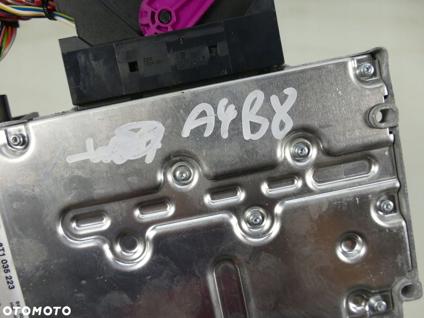 AUDI A4 B8 WZMACNIACZ Z KOSTKĄ AUDIO BANG OLUFSEN 8T1035223 - 4