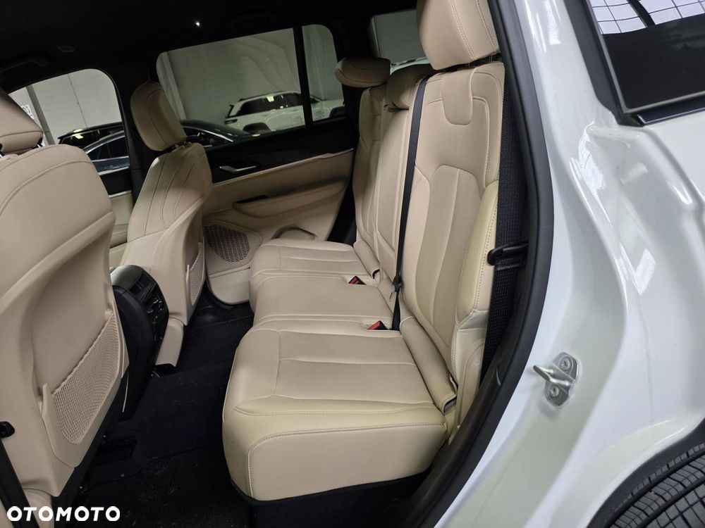 Jeep Grand Cherokee - 18