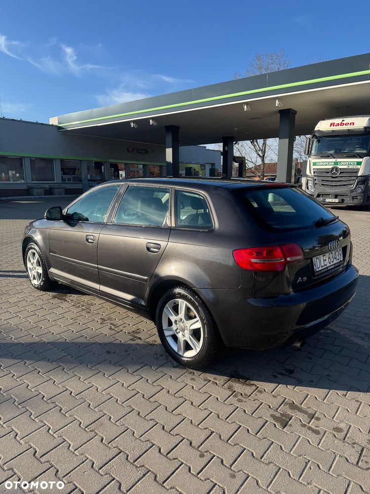 Audi A3 Sportback 1.6 TDI DPF Ambiente - 9