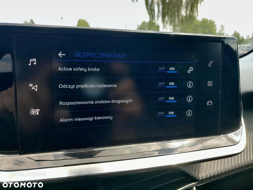 Peugeot 208 PureTech 100 EAT8 Allure - 19