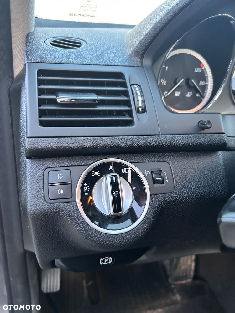 Mercedes-Benz Klasa C 220 CDI DPF Automatik BlueEFFICIENCY Elegance - 14