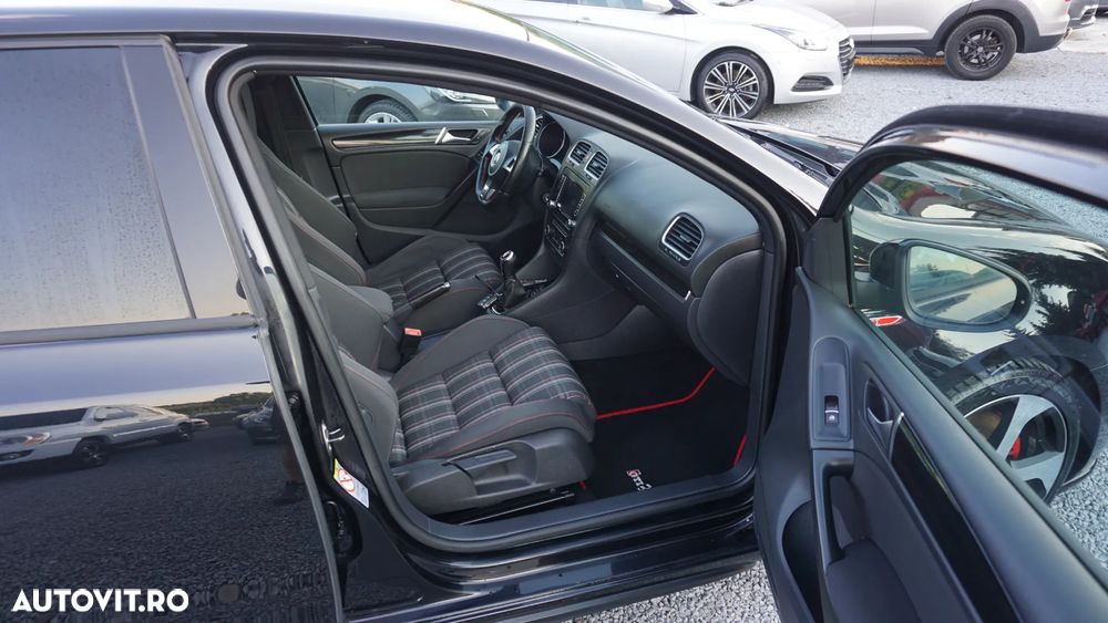 Volkswagen Golf 2.0 GTI - 11