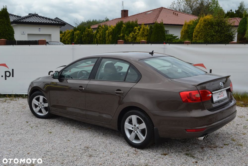 Volkswagen Jetta - 11