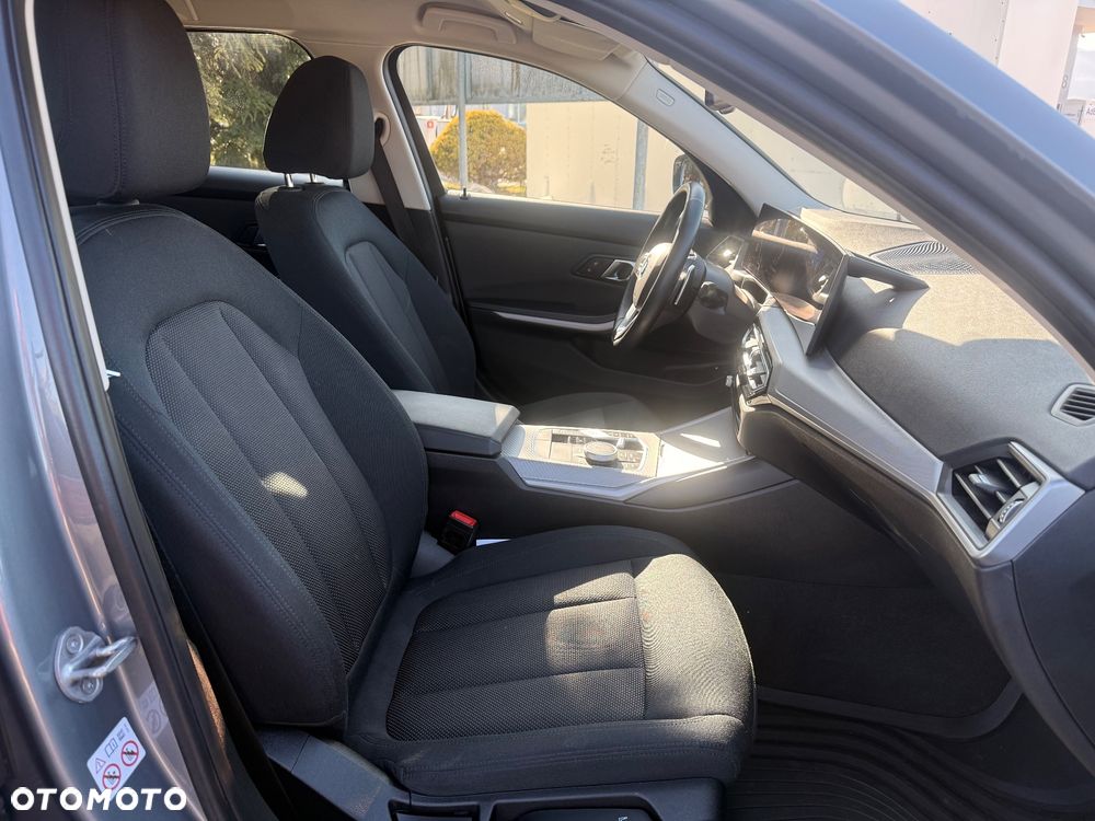 BMW Seria 3 330e xDrive M Sport sport - 8