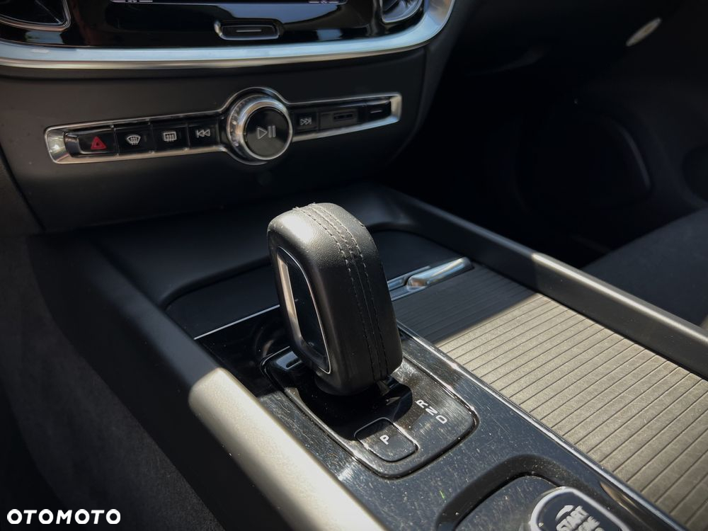 Volvo V60 T4 Momentum Pro - 25