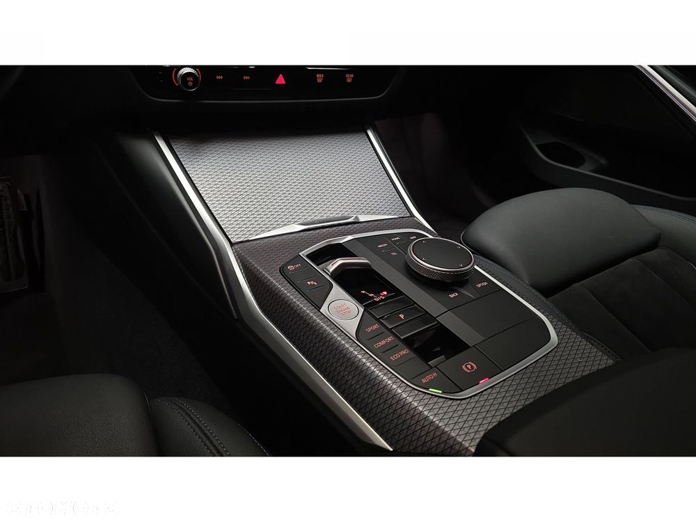 BMW Seria 3 320d xDrive M Sport - 22