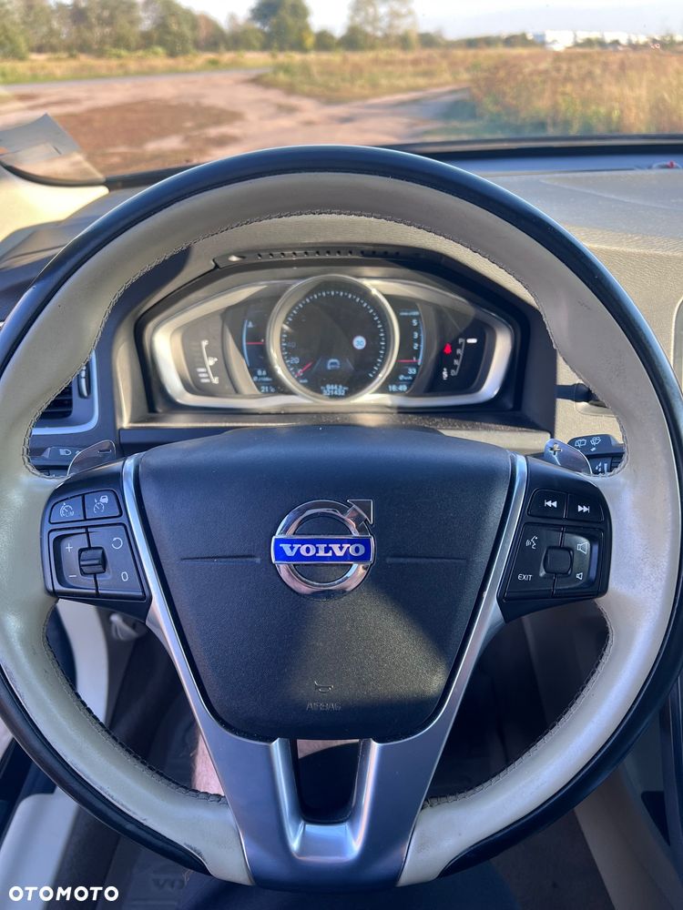 Volvo V60 D5 Summum - 14