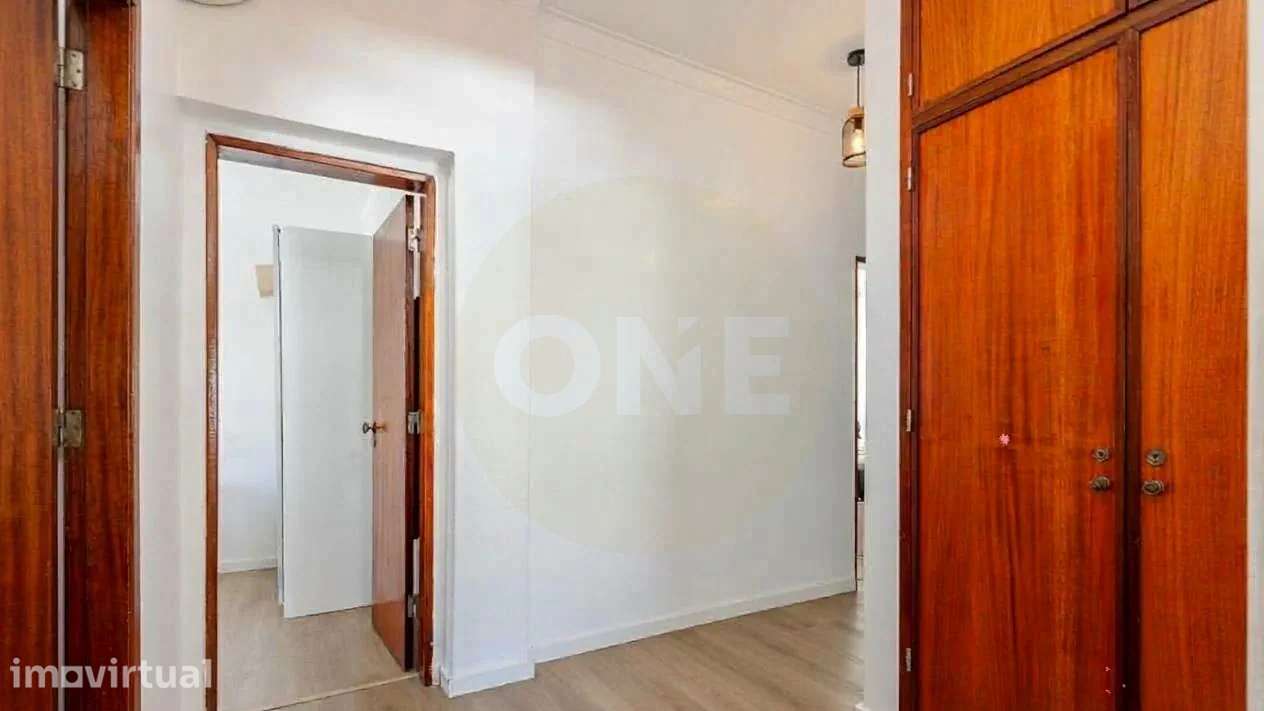 Apartamento T3 em Corroios com Garagem, Anexos e Jardim Exterior - Grande imagem: 4/36