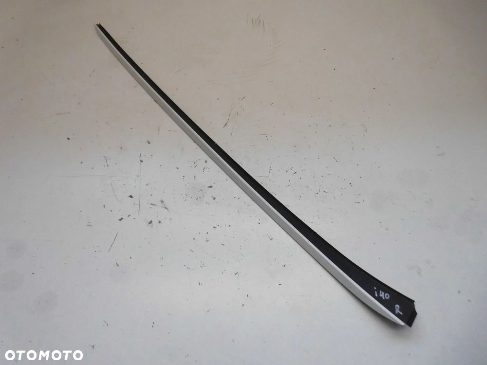 LISTWA SZYBY PRZEDNIEJ HYUNDAI I40 PRAWA PRZEDNIA BIAŁA NCW