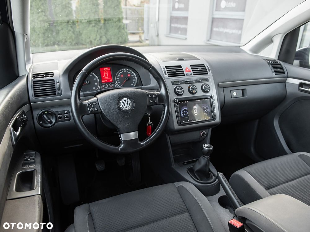Volkswagen Touran - 22