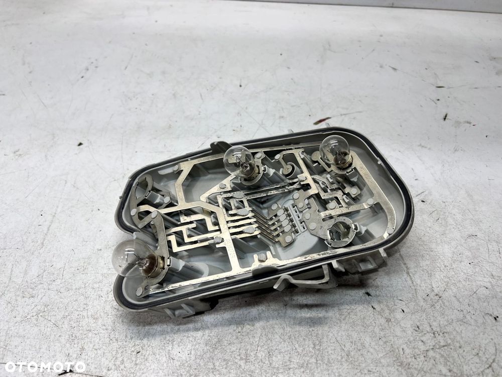 WKŁAD LAMPY W BŁOTNIK PRAWY TYŁ AUDI A6 C6 SEDAN ZWYKŁY NA ŻARÓWKI 4F5 *3* - 2