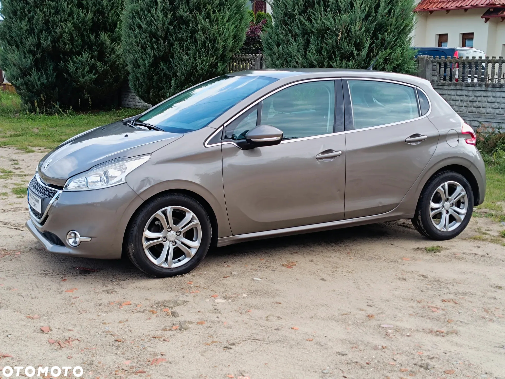 Peugeot 208 1.6 e-HDi Allure STT - 17