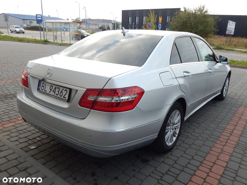 Mercedes-Benz Klasa E 250 BlueEFFICIENCY 7G-TRONIC Elegance - 23