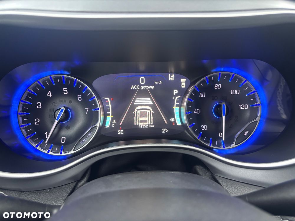 Chrysler Pacifica - 30