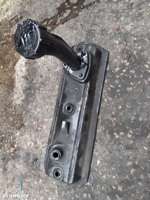 Dekiel pokrywa zaworów Volkswagen Transporter T4 1.9TDI