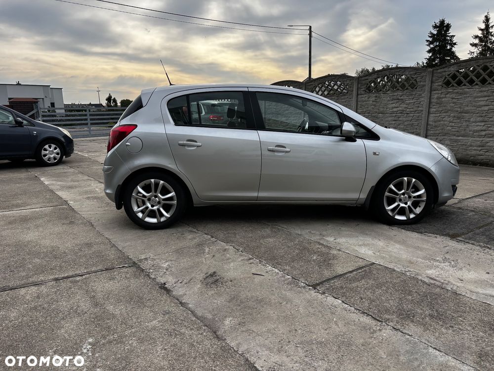 Opel Corsa 1.4 16V Cosmo - 7