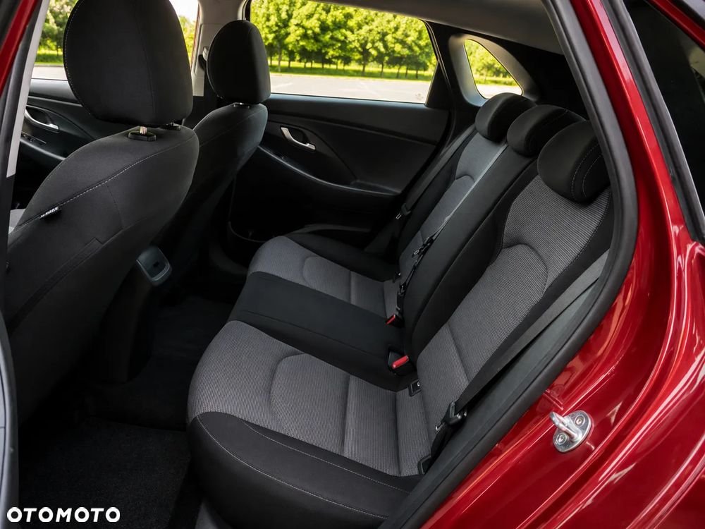 Hyundai i30 1.5 DPI Classic + - 6