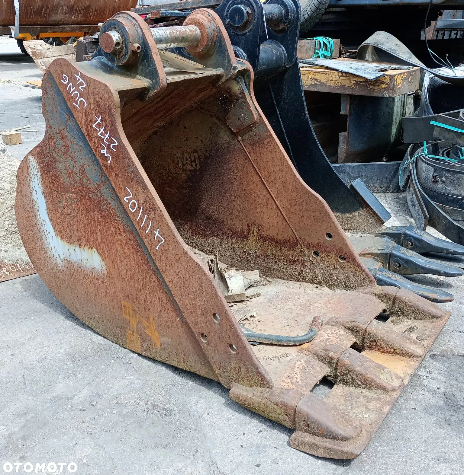 ŁYŻKA KOPIĄCA z lemieszem z zębami 22" CAT - 2