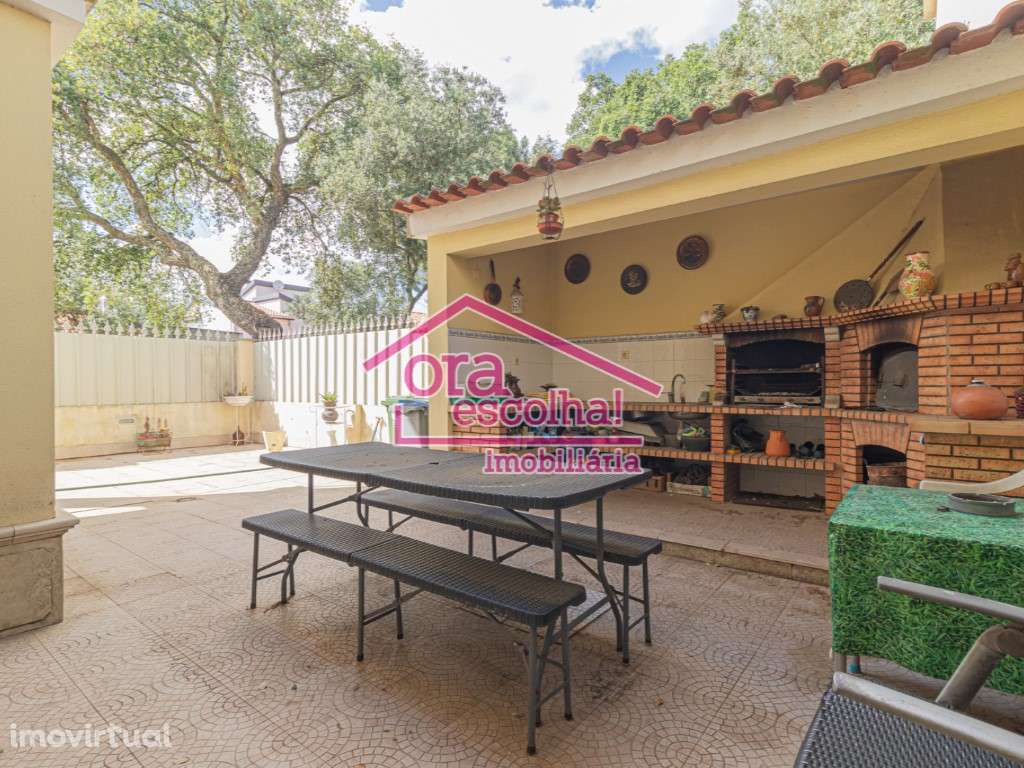 Moradia ISOLADA T4 de 2001 nos Foros de Amora! - Grande imagem: 2/21