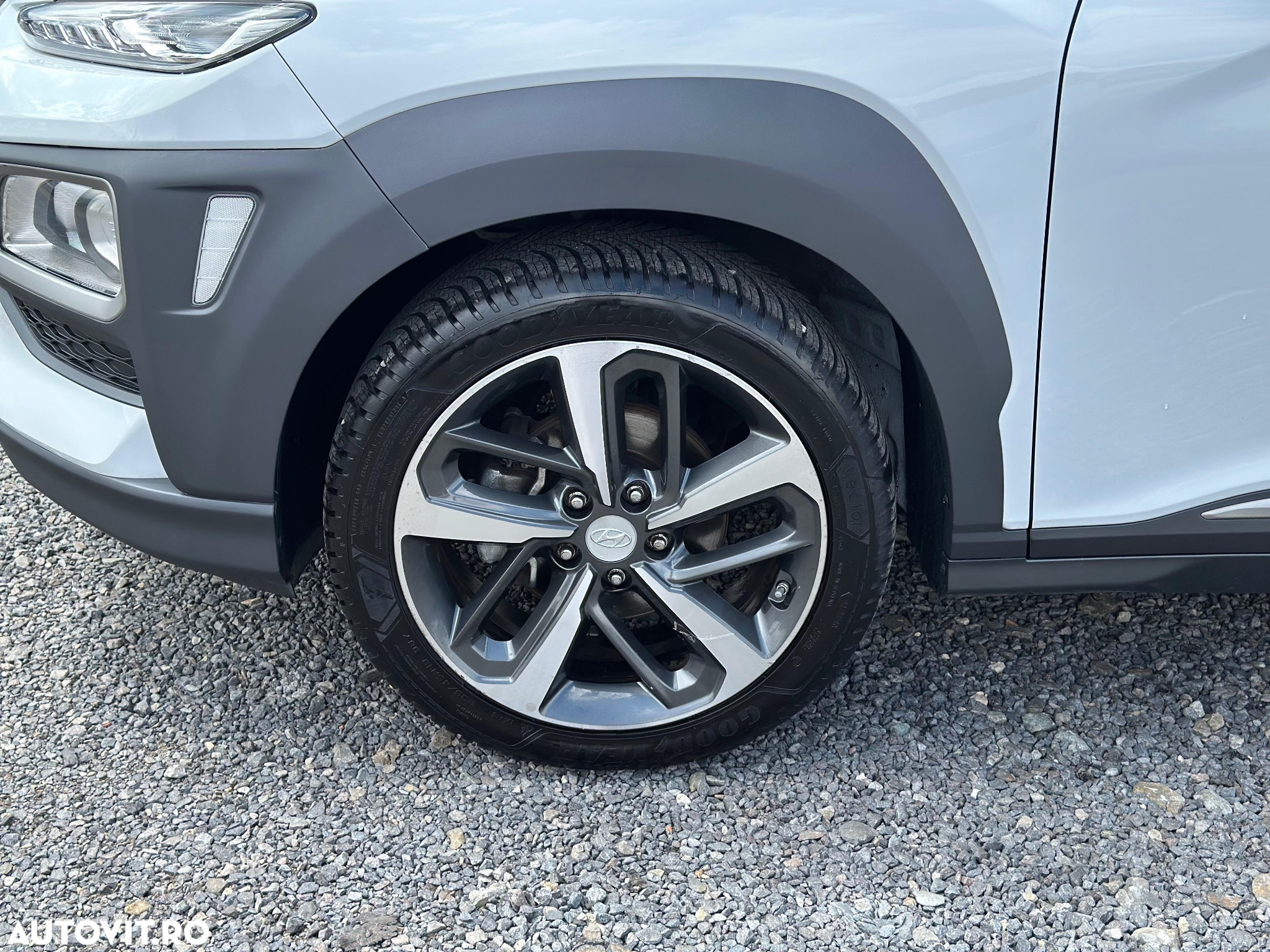 Hyundai KONA 1.0 T-GDI 2WD Premium + - 12
