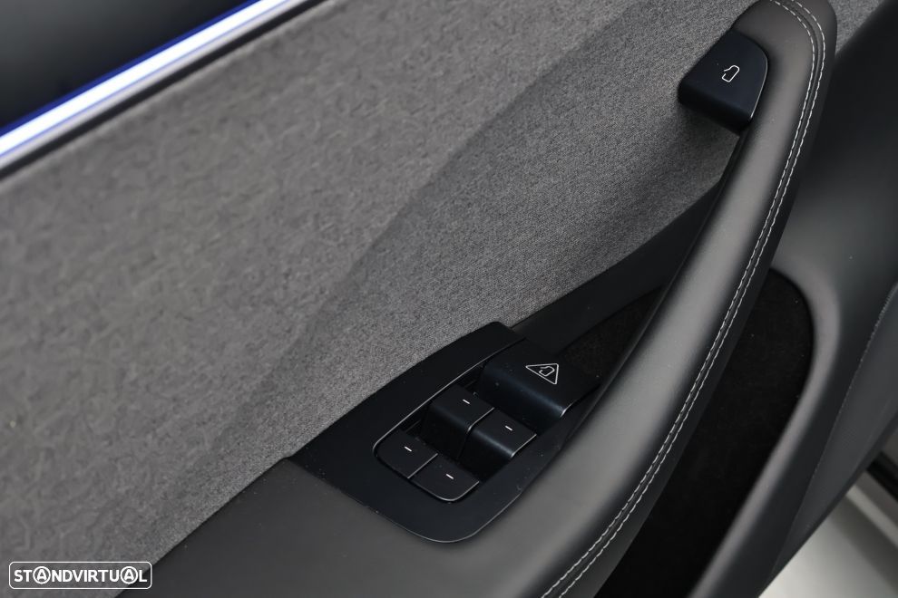 Tesla Model 3 Tração Traseira Standard - 24