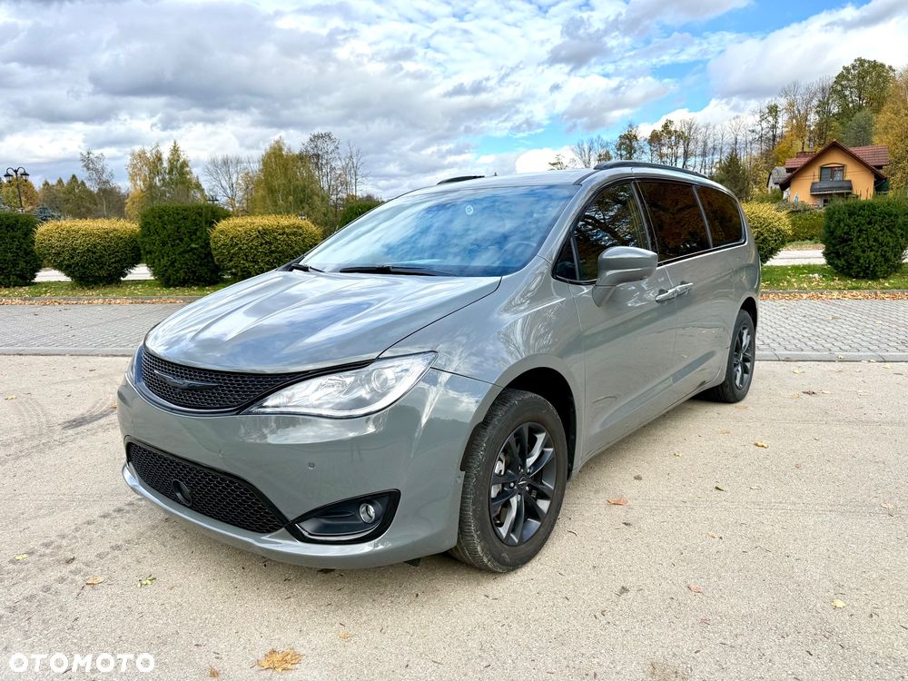 Chrysler Pacifica - 2