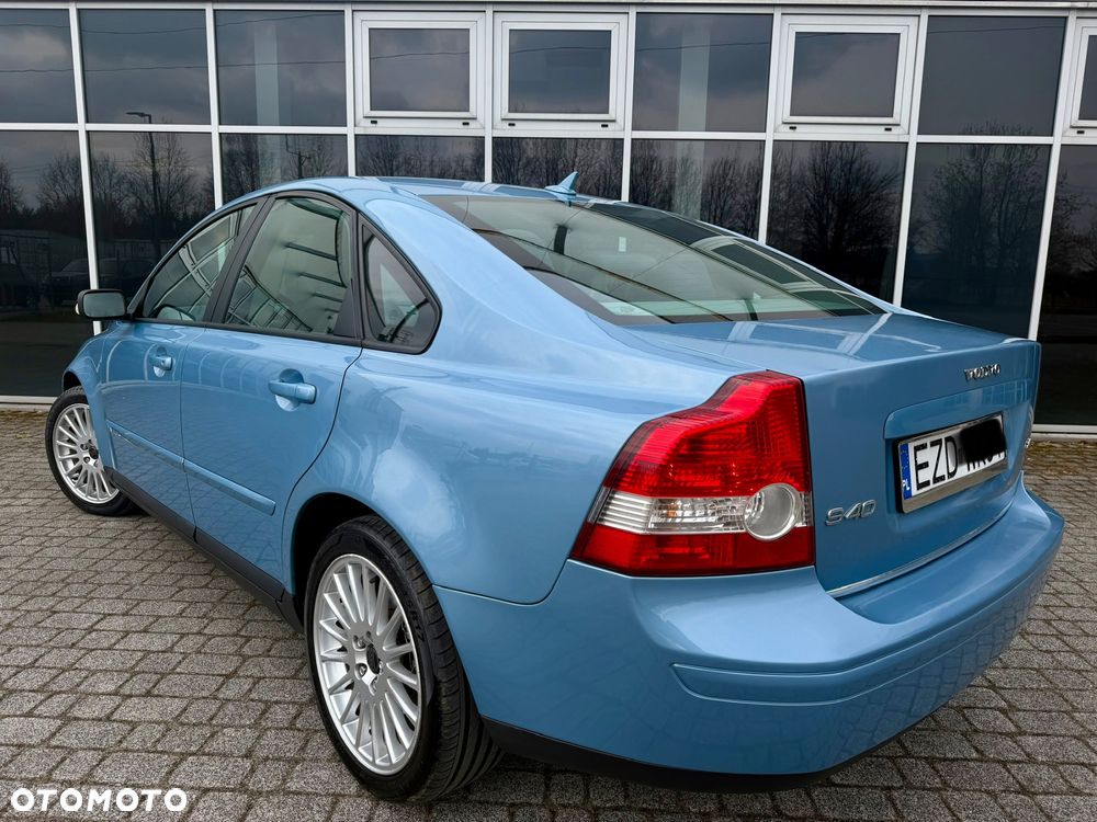 Volvo S40 2.4 - 23