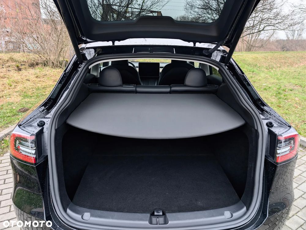 Tesla Y Long Range Dual Motor AWD - 8