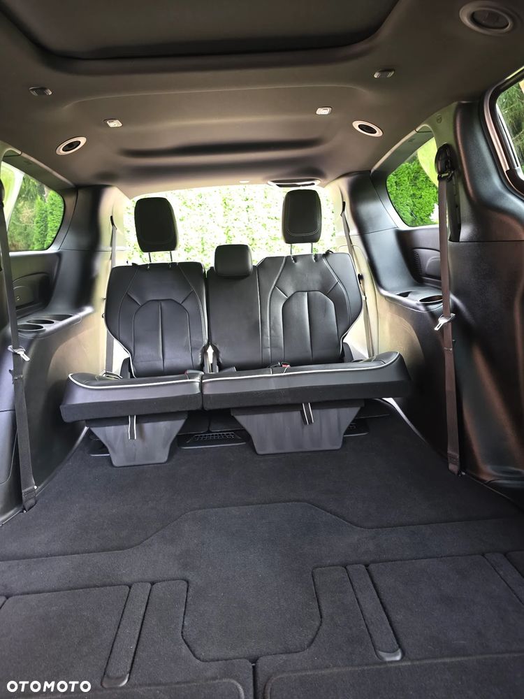 Chrysler Pacifica - 28