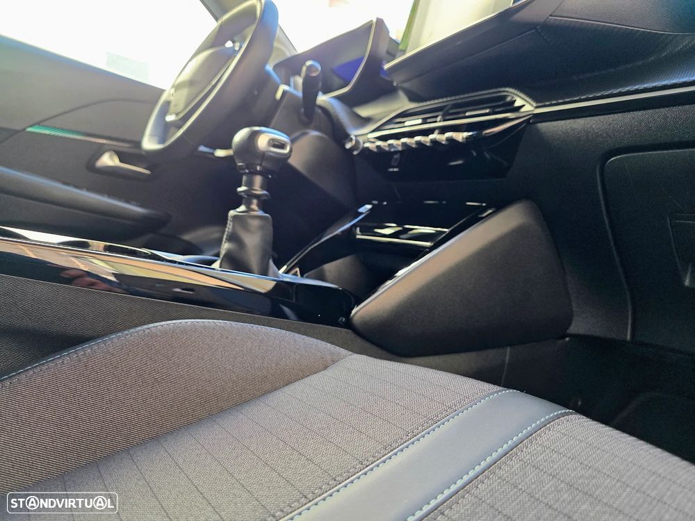 Peugeot 208 1.2 PureTech Allure - 45