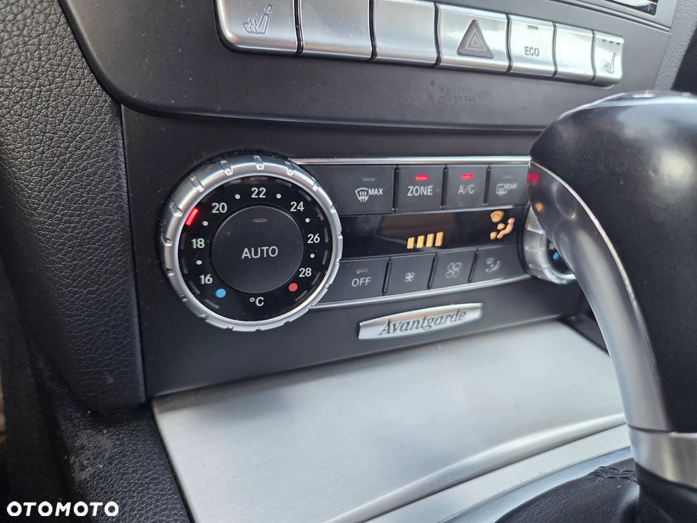 Mercedes-Benz Klasa C 200 CDI DPF (BlueEFFICIENCY) 7G-TRONIC Avantgarde - 9