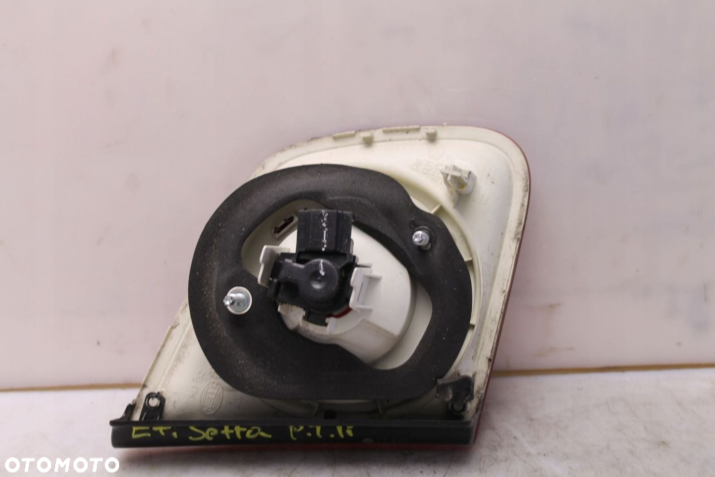 VW JETTA 05R- LAMPA PRAWA TYLNA PRAWY TYŁ W KLAPE - 2