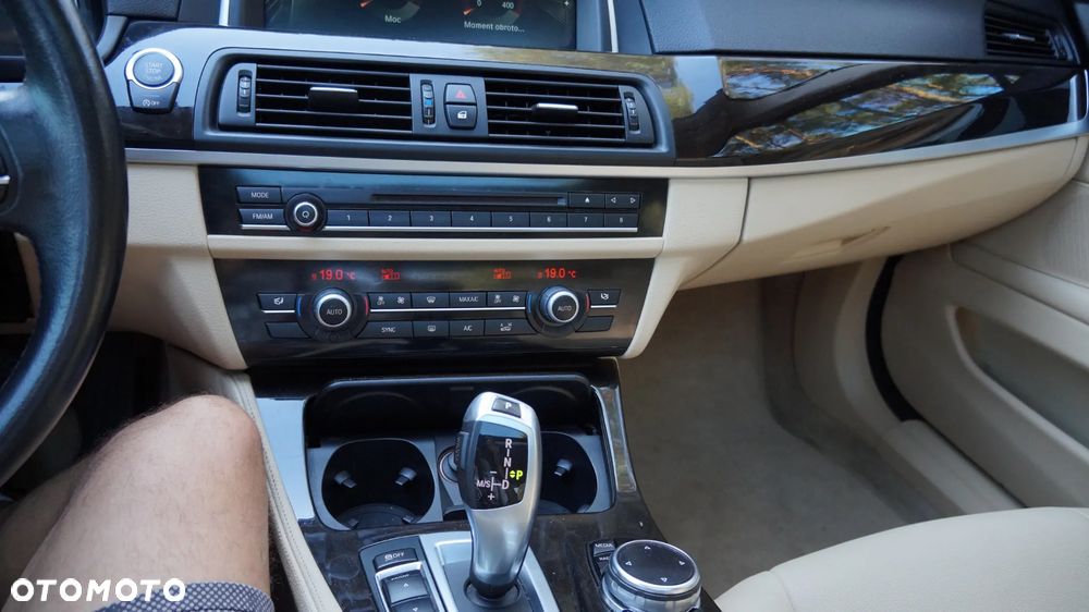BMW Seria 5 528i Luxury Line - 9