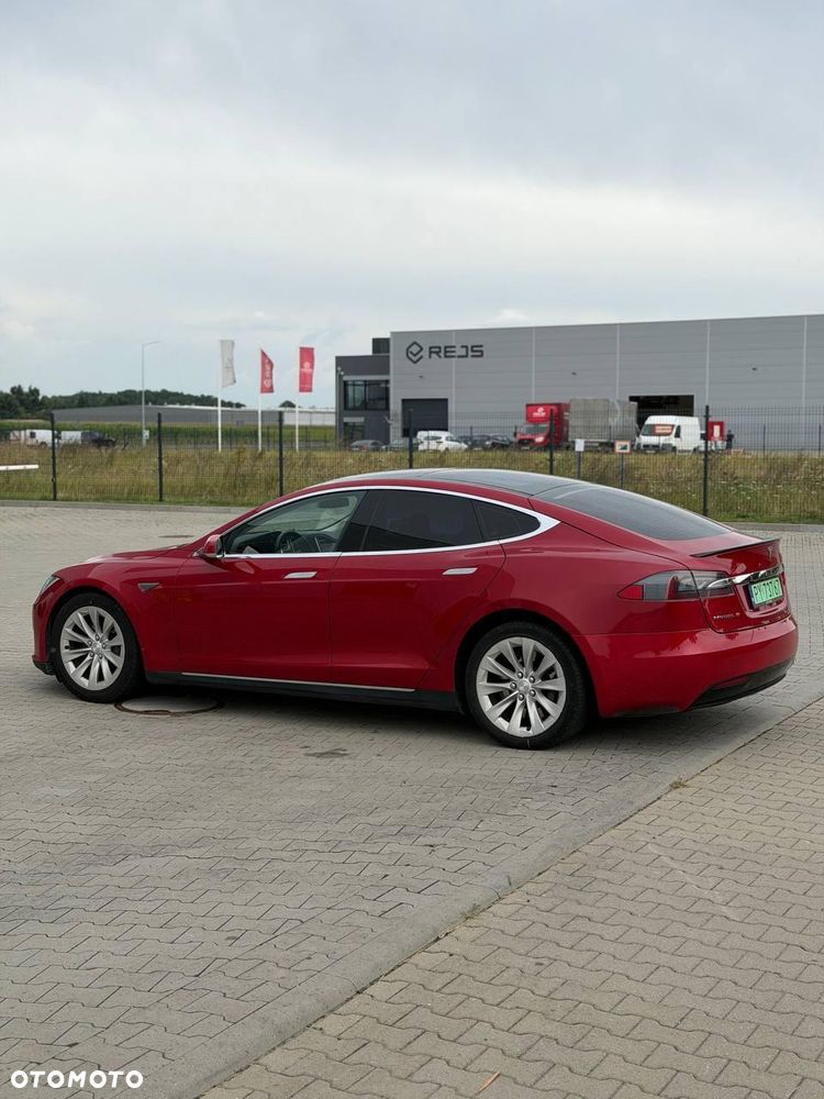 Tesla Model S - 8