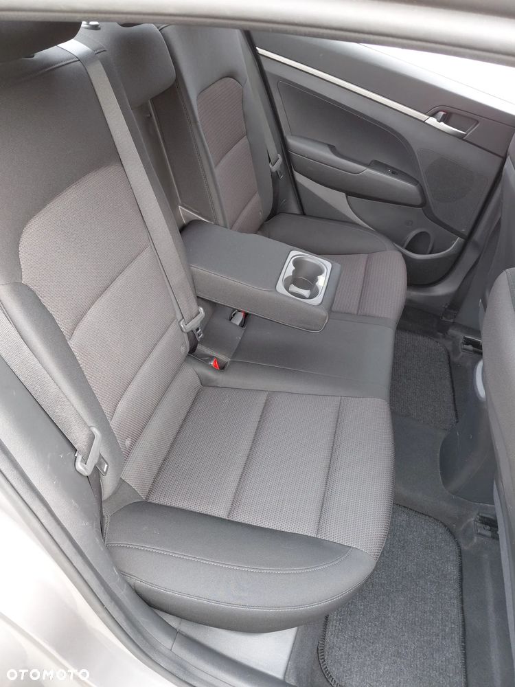 Hyundai Elantra 1.6 Classic Plus - 10