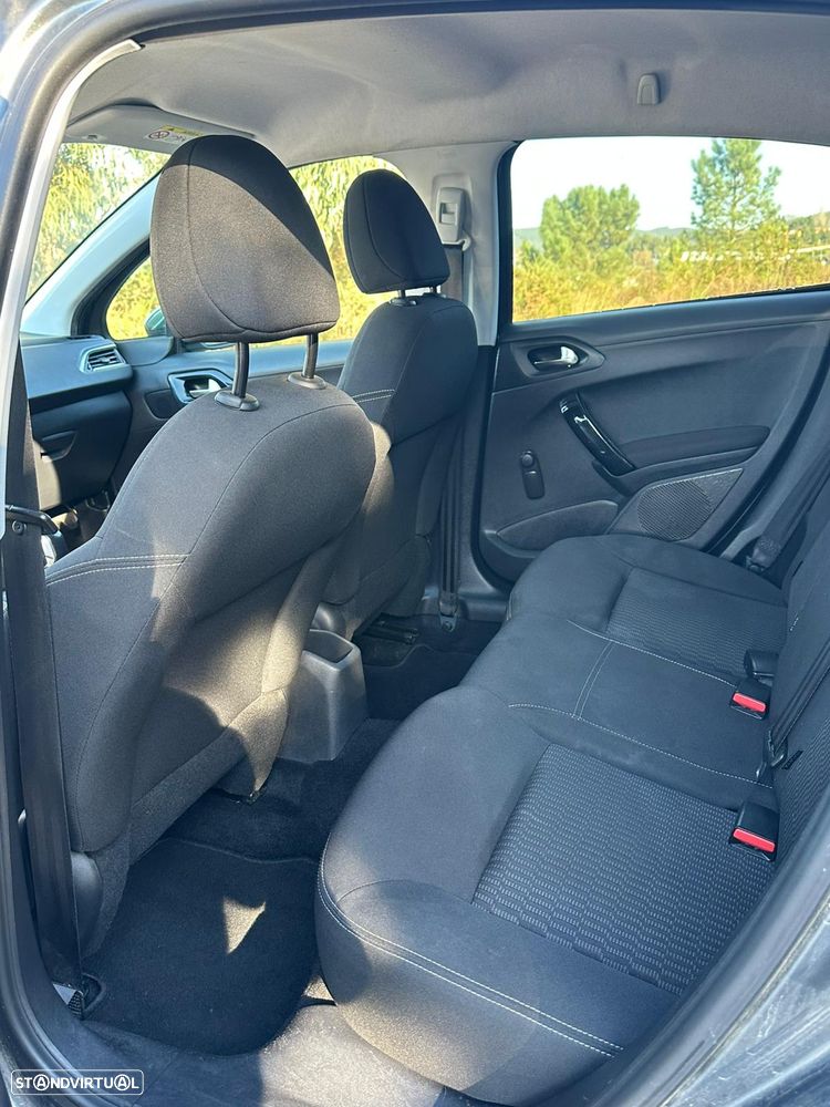 Peugeot 208 1.2 PureTech Style - 8