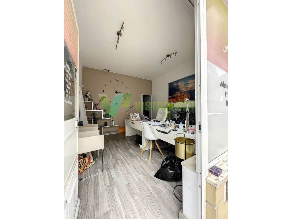 Loja em Alvor para comércio, Serviços ou Escritórios - Grande imagem: 2/17