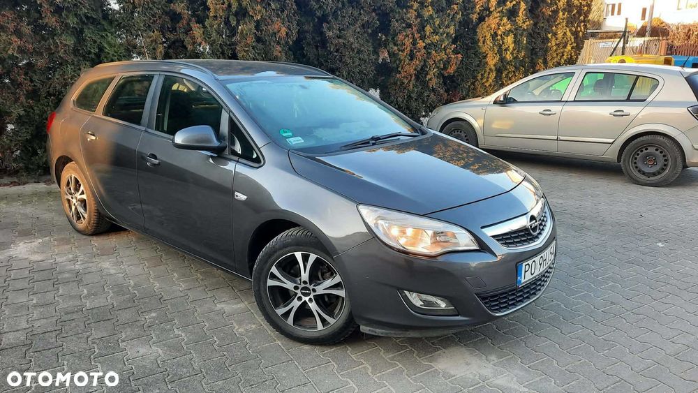 Opel Astra 2011 photo 2