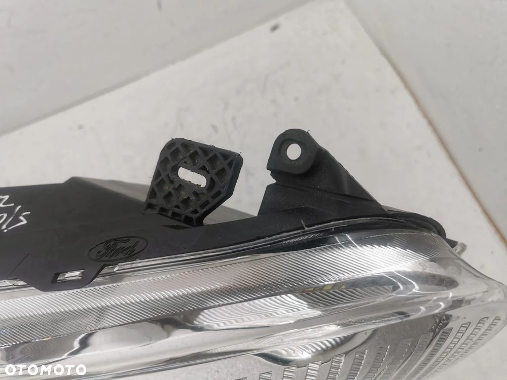 Lampa przednia prawa Ford Fiesta Mk7 Lift - 3