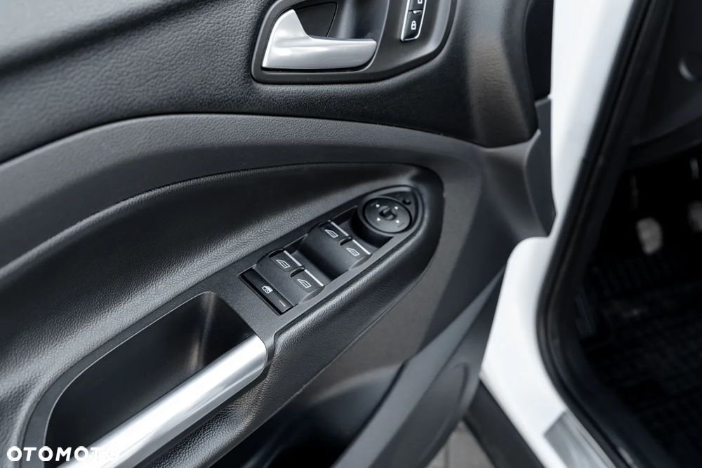 Ford Kuga 2.0 TDCi 2x4 Titanium - 31