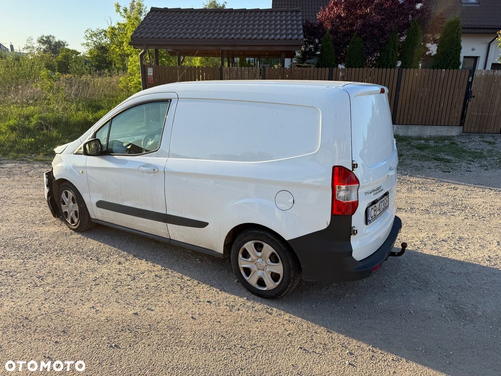 Ford Transit Courier - 13
