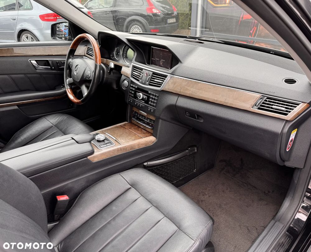 Mercedes-Benz Klasa E 350 CGI 7G-TRONIC Elegance - 37
