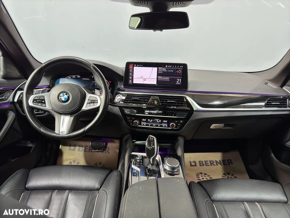 BMW M5 M550i xDrive AT - 32