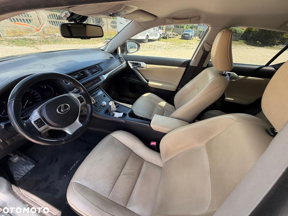 Lexus CT - 9