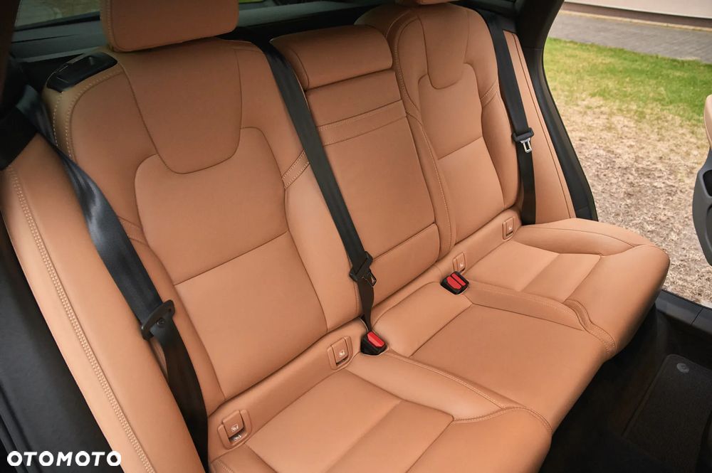 Volvo XC 60 B5 D AWD Inscription - 24