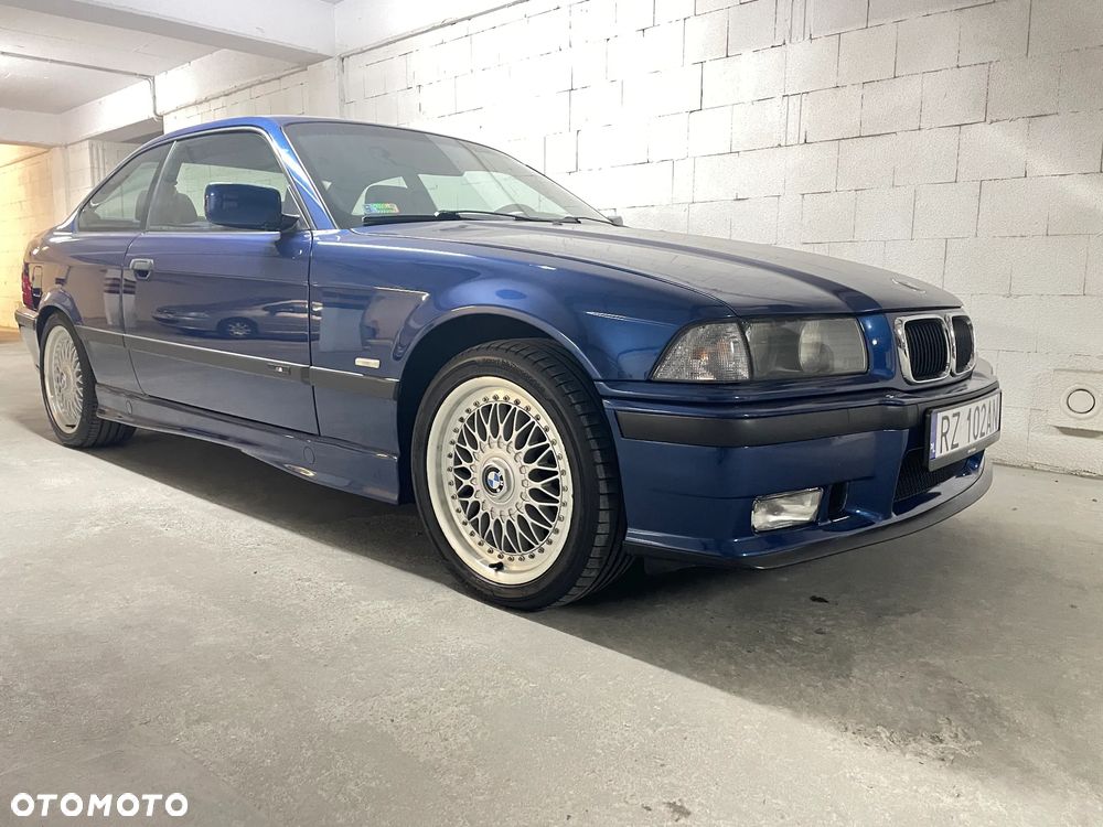BMW Seria 3 323i - 3
